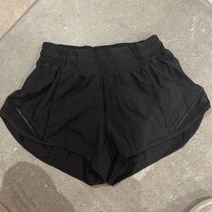 lululemon 2.5 black hotty hot shorts size 4